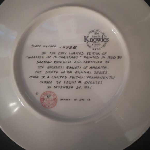 Vintage Norman Rockwell 8" Christmas 1981 "Wrapped Up In Christmas" Plate - Picture 2 of 5